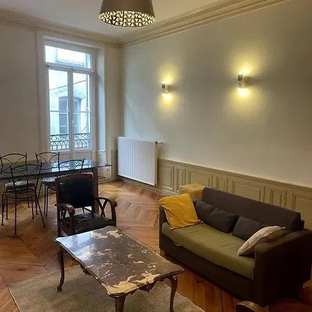 Le Charme Du Puy Dans Ancienne Verrerie Apartamento