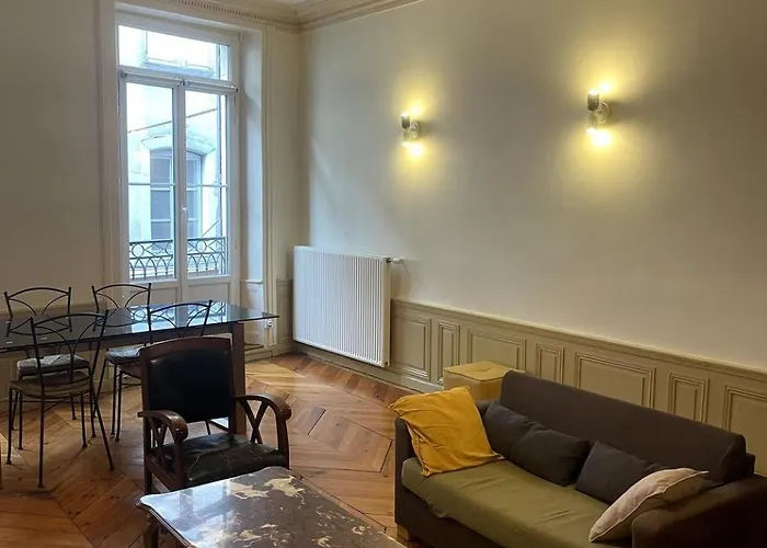 Le Charme Du Puy Dans Ancienne Verrerie